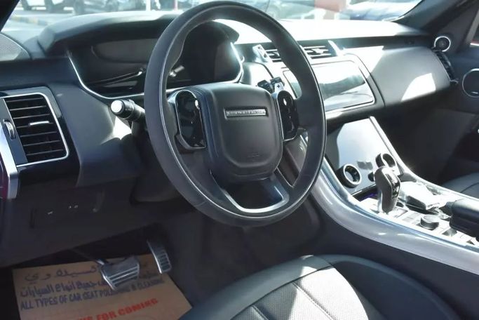 Подержанный Land Rover Range Rover Sport P440e II Рестайлинг, 2.0 л, 2022 в Шардже от Alfaris Used Cars Красный цвет. Other | AUTO.AE