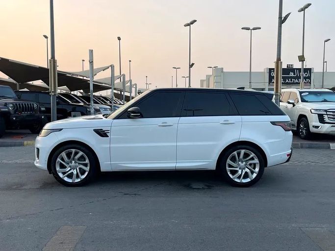 Подержанный Land Rover Range Rover Sport P300 II Рестайлинг, 2.0 л, 2018 в Шардже от Taj Al Impratoor Used Cars Белый цвет. GCC | AUTO.AE