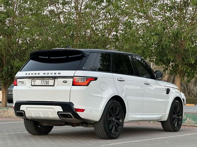 Подержанный Land Rover Range Rover Sport P380 II Рестайлинг, 3.0 л, 2020 в Шардже от Al Jana Used Cars Белый цвет. Американская | AUTO.AE