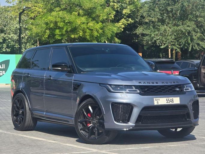 Подержанный Land Rover Range Rover Sport SVR II Рестайлинг, 5.0 л, 2019 в Шардже от Al Jana Used Cars Синий цвет. Американская | AUTO.AE