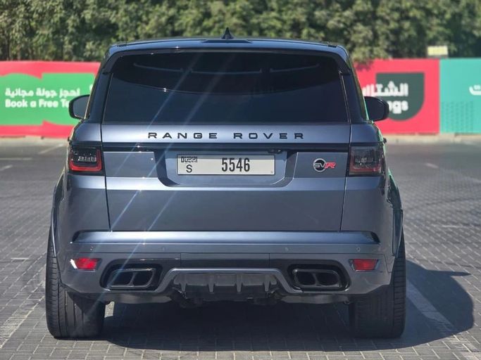 Подержанный Land Rover Range Rover Sport SVR II Рестайлинг, 5.0 л, 2019 в Шардже от Al Jana Used Cars Синий цвет. Американская | AUTO.AE