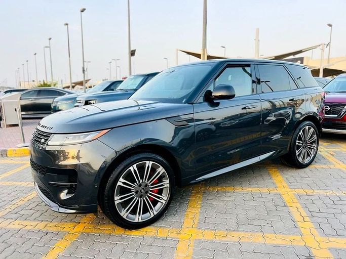 Новый Land Rover Range Rover Sport P400 MHEV III, 3.0 л, 2025 в Шардже от Karkuk Used Cars Серый цвет. Канадская | AUTO.AE