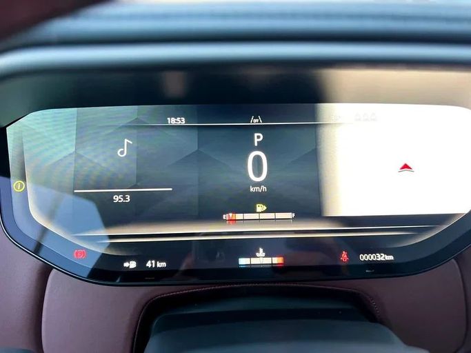 Новый Land Rover Range Rover Sport P400 MHEV III, 3.0 л, 2025 в Шардже от Karkuk Used Cars Серый цвет. Канадская | AUTO.AE