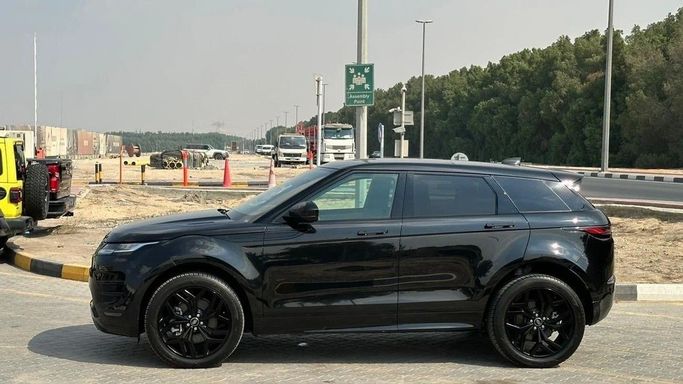 Подержанный Land Rover Range Rover Sport P300 III, 2 л, 2023 в Шардже от Halla Cars Черный цвет. Американская | AUTO.AE