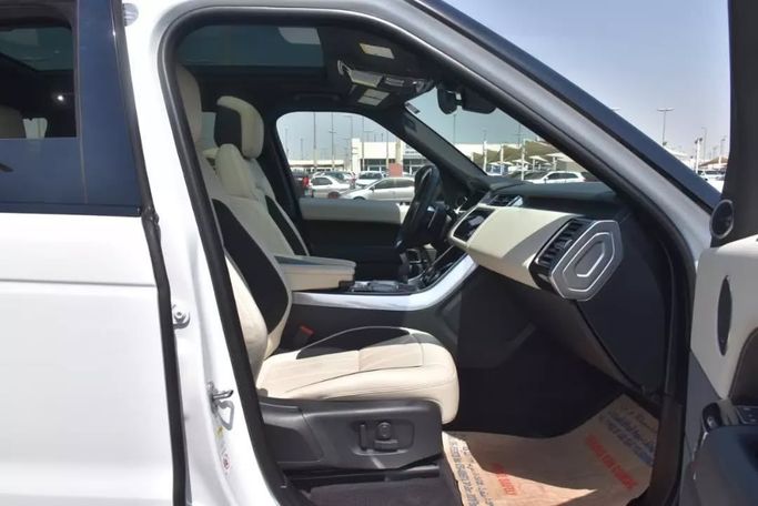 Подержанный Land Rover Range Rover Sport P525 II Рестайлинг, 5.0 л, 2022 в Шардже от Alfaris Used Cars Белый цвет. Other | AUTO.AE