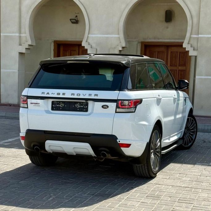 Подержанный Land Rover Range Rover Sport P380 II, 3.0 л, 2014 в Шардже от Sarmad Cars Белый цвет.  | AUTO.AE