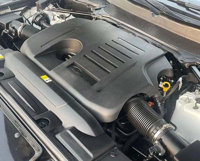 Подержанный Land Rover Range Rover Sport P380 II Рестайлинг, 3.0 л, 2020 в Шардже от Al Nukhba Al Malakyah Used Cars Белый цвет. Американская | AUTO.AE