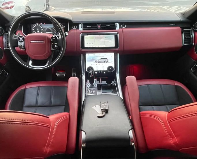 Подержанный Land Rover Range Rover Sport P380 II Рестайлинг, 3.0 л, 2020 в Шардже от Al Nukhba Al Malakyah Used Cars Белый цвет. Американская | AUTO.AE