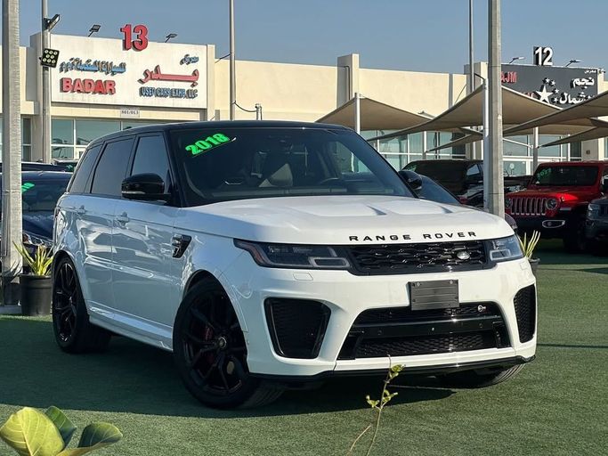Подержанный Land Rover Range Rover Sport SVR II Рестайлинг, 5.0 л, 2018 в Шардже от Badar Used Cars Белый цвет.  | AUTO.AE