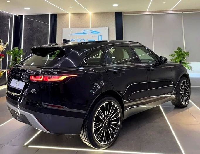 Подержанный Land Rover Range Rover Velar P250 I, 2.0 л, 2020 в Шардже от Ayoon Alhoot Motors Черный цвет. GCC | AUTO.AE