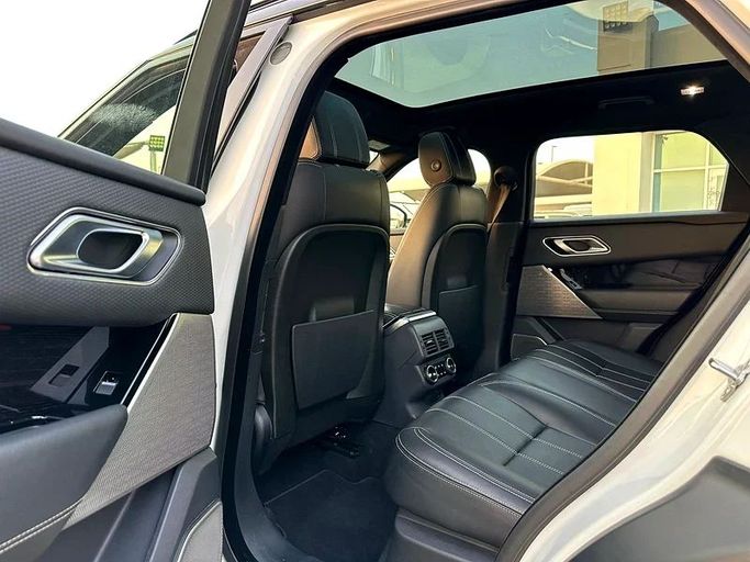 Подержанный Land Rover Range Rover Velar P250 I, 2.0 л, 2020 в Шардже от Ahmad alkhodari Motors Белый цвет. GCC | AUTO.AE
