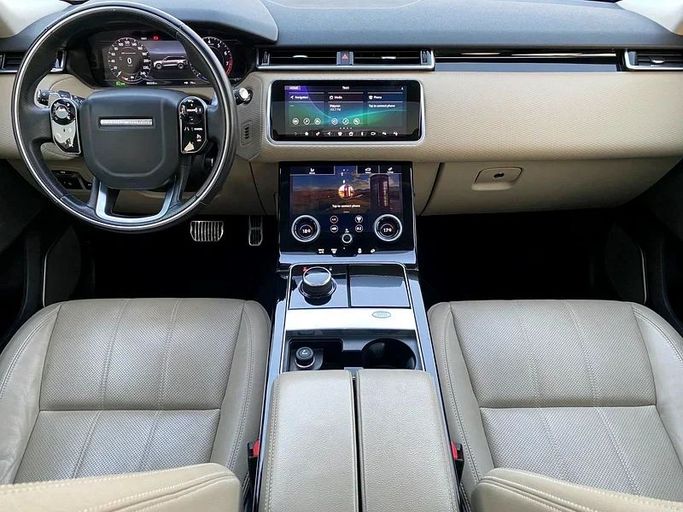 Подержанный Land Rover Range Rover Velar P250 I, 2.0 л, 2019 в Шардже от Ahmad alkhodari Motors Серебристый цвет. GCC | AUTO.AE