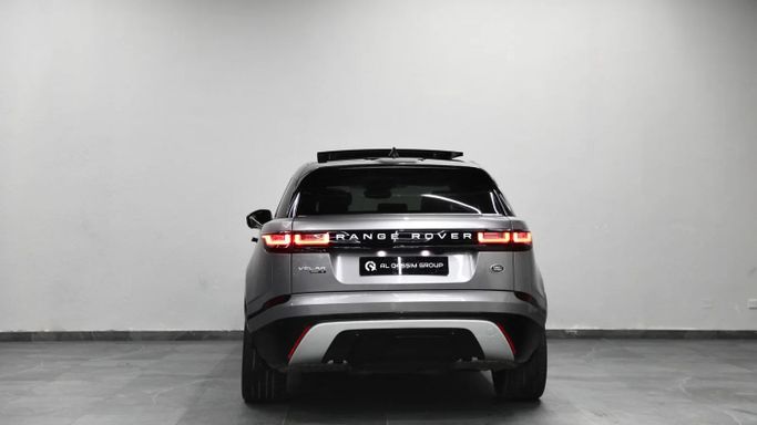 Подержанный Land Rover Range Rover Velar P300 I, 2.0 л, 2020 в Шардже от Al Qassem Cars Trading Серебристый цвет. GCC | AUTO.AE