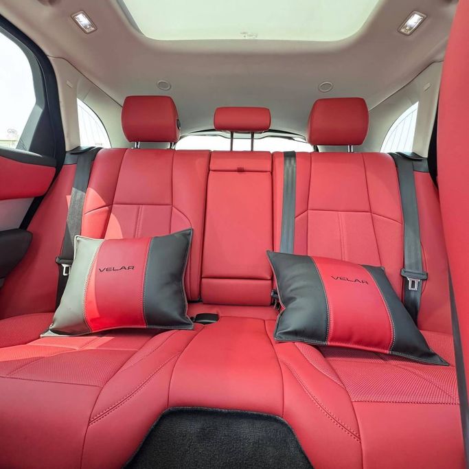 Подержанный Land Rover Range Rover Velar P250 I Рестайлинг, 2.0 л, 2024 в Шардже от Alfaris Used Cars Белый цвет. Other | AUTO.AE