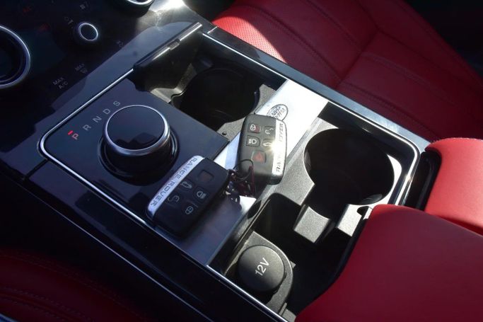 Подержанный Land Rover Range Rover Velar P250 I, 2.0 л, 2018 в Шардже от Alfaris Used Cars Черный цвет. Other | AUTO.AE