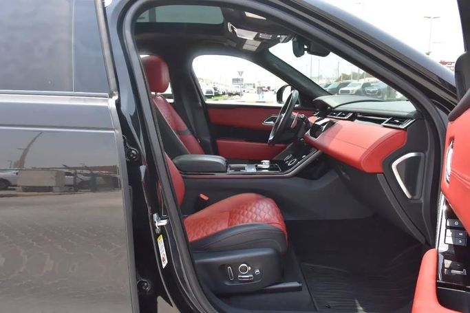 Подержанный Land Rover Range Rover Velar P550 I, 5.0 л, 2020 в Шардже от Alfaris Used Cars Серый цвет. Other | AUTO.AE