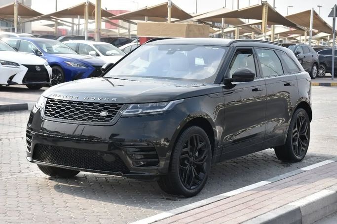 Подержанный Land Rover Range Rover Velar P250 I, 2.0 л, 2019 в Шардже от Alfaris Used Cars Черный цвет. GCC | AUTO.AE