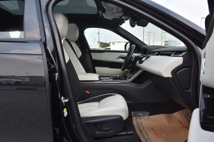 Подержанный Land Rover Range Rover Velar P250 I, 2.0 л, 2019 в Шардже от Alfaris Used Cars Черный цвет. GCC | AUTO.AE
