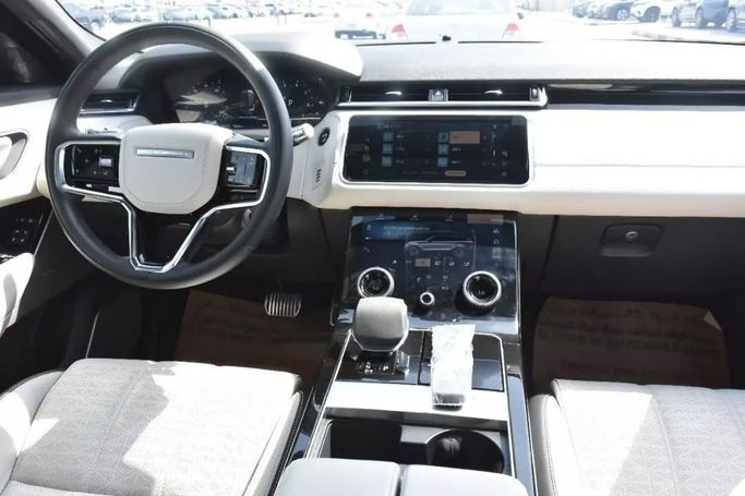 Подержанный Land Rover Range Rover Velar P400 I, 3.0 л, 2021 в Шардже от Alfaris Used Cars Серебристый цвет. Other | AUTO.AE