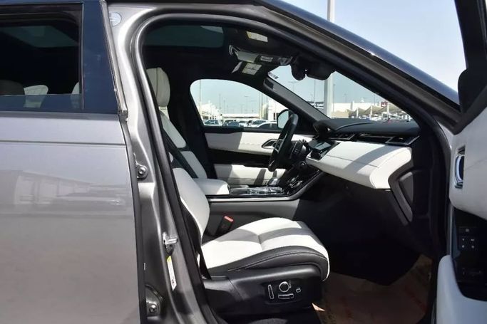 Подержанный Land Rover Range Rover Velar P400 I, 3.0 л, 2021 в Шардже от Alfaris Used Cars Серебристый цвет. Other | AUTO.AE