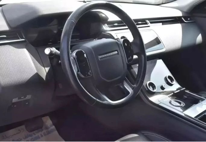 Подержанный Land Rover Range Rover Velar D200 I, 2.0 л, 2018 в Шардже от Alfaris Used Cars Белый цвет. Other | AUTO.AE