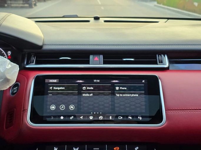 Подержанный Land Rover Range Rover Velar P550 I, 5.0 л, 2020 в Шардже от Al Jana Used Cars Черный цвет. Американская | AUTO.AE