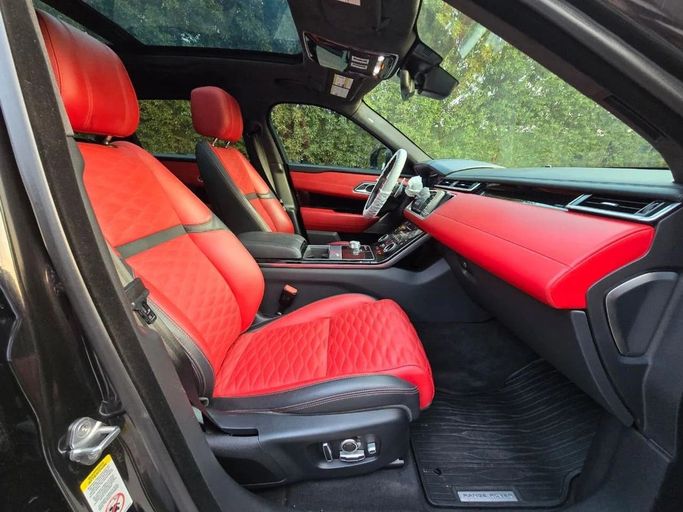 Подержанный Land Rover Range Rover Velar P550 I, 5.0 л, 2020 в Шардже от Al Jana Used Cars Черный цвет. Американская | AUTO.AE