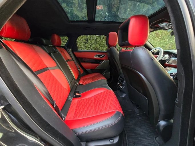 Подержанный Land Rover Range Rover Velar P550 I, 5.0 л, 2020 в Шардже от Al Jana Used Cars Черный цвет. Американская | AUTO.AE