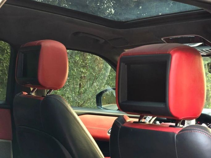 Подержанный Land Rover Range Rover Velar P550 I, 5.0 л, 2020 в Шардже от Al Jana Used Cars Черный цвет. Американская | AUTO.AE