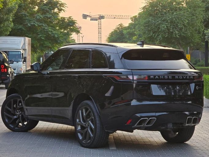 Подержанный Land Rover Range Rover Velar P550 I, 5.0 л, 2020 в Шардже от Al Jana Used Cars Черный цвет. Американская | AUTO.AE