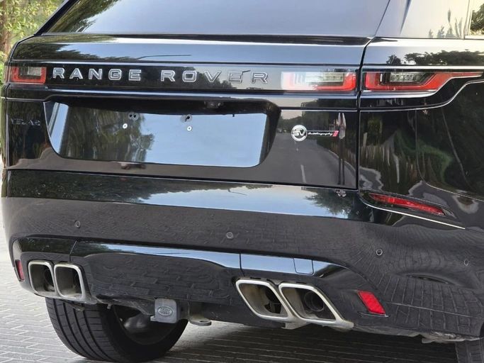 Подержанный Land Rover Range Rover Velar P550 I, 5.0 л, 2020 в Шардже от Al Jana Used Cars Черный цвет. Американская | AUTO.AE