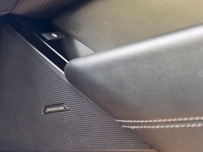 Подержанный Land Rover Range Rover Velar I, 3.0 л, 2020 в Шардже от Berlin Used Cars Серебристый цвет. Американская | AUTO.AE