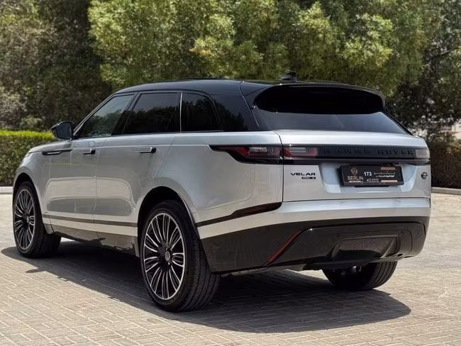 Подержанный Land Rover Range Rover Velar I, 3.0 л, 2020 в Шардже от Berlin Used Cars Серебристый цвет. Американская | AUTO.AE