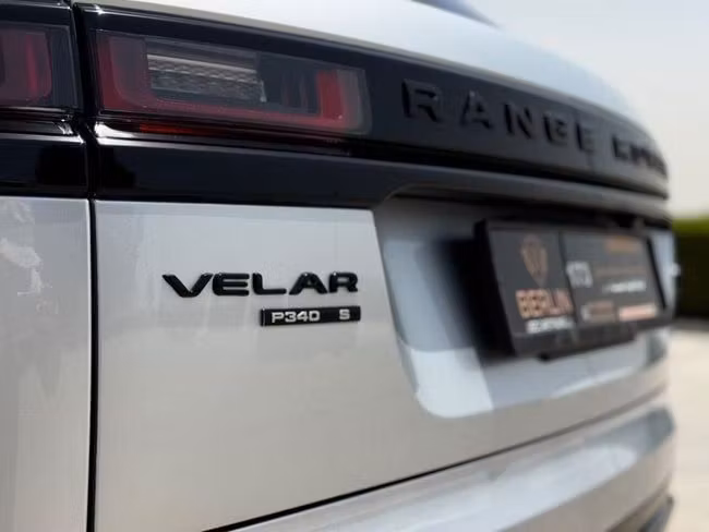Подержанный Land Rover Range Rover Velar I, 3.0 л, 2020 в Шардже от Berlin Used Cars Серебристый цвет. Американская | AUTO.AE