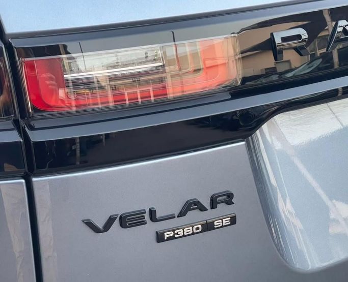 Подержанный Land Rover Range Rover Velar P380 I, 3.0 л, 2018 в Шардже от Al Nukhba Al Malakyah Used Cars Серый цвет. Американская | AUTO.AE