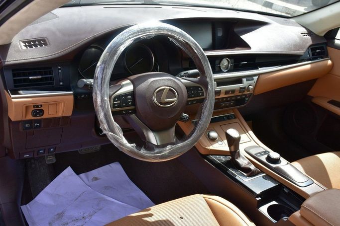 Подержанный Lexus ES 350 VI Рестайлинг, 3.5 л, 2017 в Шардже от Alfaris Used Cars Синий цвет.  | AUTO.AE
