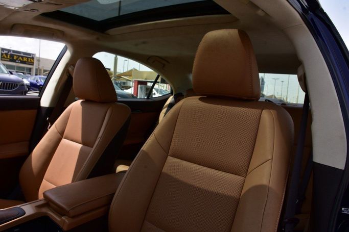 Подержанный Lexus ES 350 VI Рестайлинг, 3.5 л, 2017 в Шардже от Alfaris Used Cars Синий цвет.  | AUTO.AE