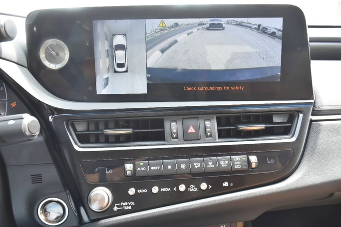 Подержанный Lexus ES 350 VII Рестайлинг, 3.5 л, 2023 в Шардже от Alfaris Used Cars Синий цвет. GCC | AUTO.AE
