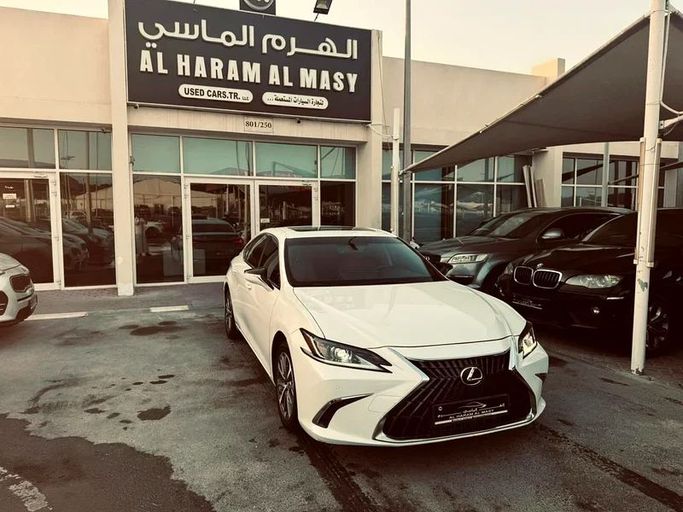 Used Lexus ES 300h VII Facelift, 2.5 l, 2022 in Sharjah by Al Haram Al Masy, White color. GCC Specs | AUTO.AE