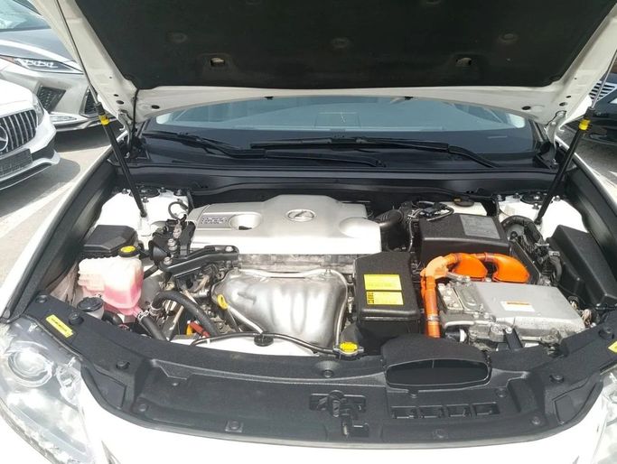 Подержанный Lexus ES 300h VI, 2.5 л, 2013 в Шардже от Alnawras Cars Белый цвет. Корейская | AUTO.AE