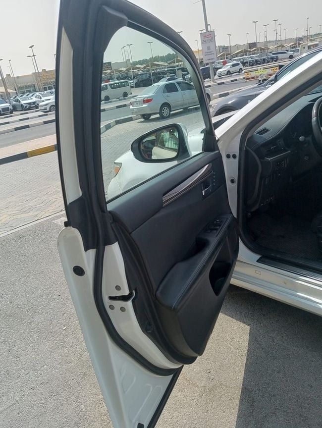 Подержанный Lexus ES 300h VI, 2.5 л, 2013 в Шардже от Alnawras Cars Белый цвет. Корейская | AUTO.AE