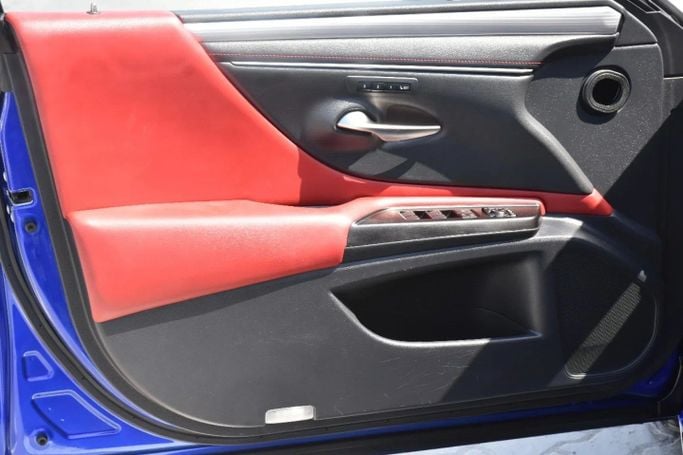 Подержанный Lexus ES 350 VII, 3.5 л, 2019 в Шардже от Alfaris Used Cars Синий цвет. Other | AUTO.AE