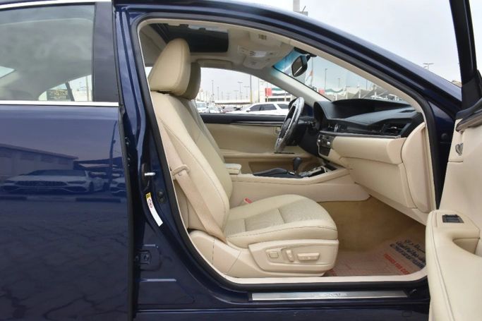 Подержанный Lexus ES 350 VI Рестайлинг, 3.5 л, 2015 в Шардже от Alfaris Used Cars Черный цвет. Other | AUTO.AE