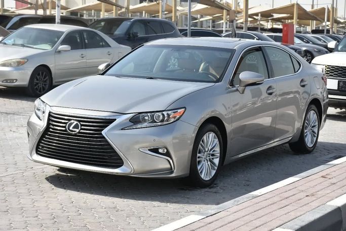 Подержанный Lexus ES 350 VI Рестайлинг, 3.5 л, 2016 в Шардже от Alfaris Used Cars Серебристый цвет. Other | AUTO.AE