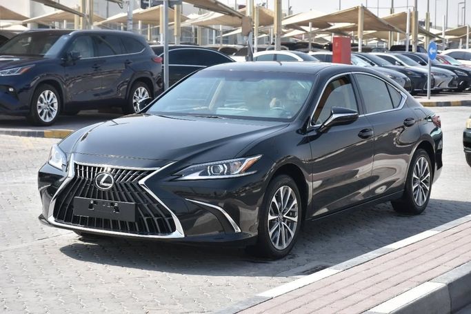 Подержанный Lexus ES 250 VII Рестайлинг, 2.5 л, 2022 в Шардже от Alfaris Used Cars Черный цвет. Other | AUTO.AE