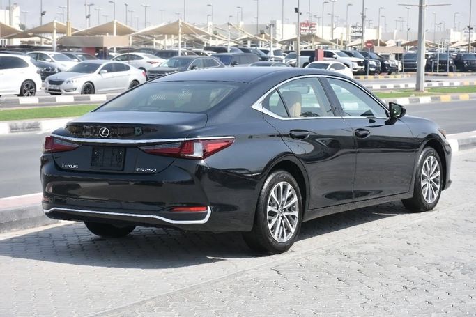 Подержанный Lexus ES 250 VII Рестайлинг, 2.5 л, 2022 в Шардже от Alfaris Used Cars Черный цвет. Other | AUTO.AE
