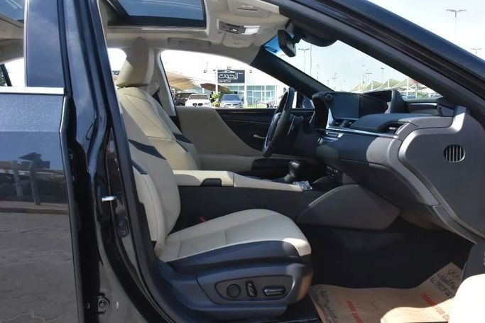 Used Lexus ES 350 VII Facelift, 3.5 l, 2021 in Sharjah by Alfaris Used Cars, Black color. Other | AUTO.AE