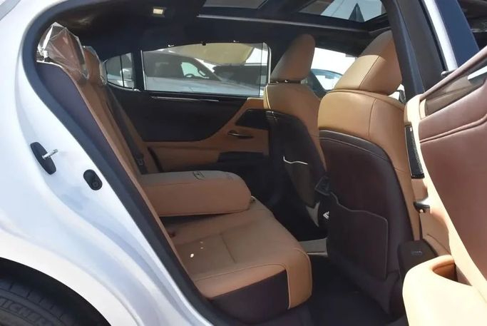 Новый Lexus ES 350 VII Рестайлинг, 3.5 л, 2021 в Шардже от Alfaris Used Cars Белый цвет. Other | AUTO.AE