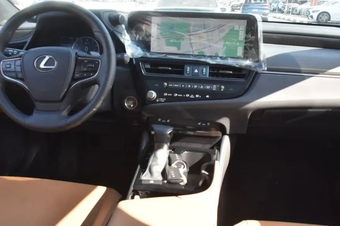 New Lexus ES 250 VII Facelift, 2.5 l, 2024 in Sharjah by Alfaris Used Cars, Black color. GCC Specs | AUTO.AE