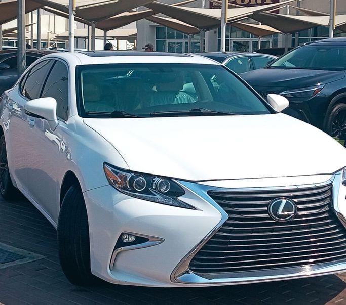Used Lexus ES 350 VI Facelift, 3.5 l, 2016 in Sharjah by Mohammad Al Hamadani Used Cars, White color. American Specs | AUTO.AE